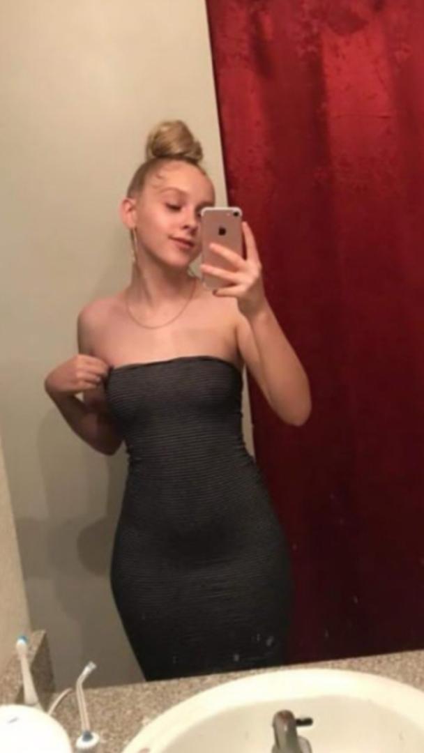 🍆🍑AVAILABLE FOR HOOK UPS AND FUN STUFFS 💦🍑
