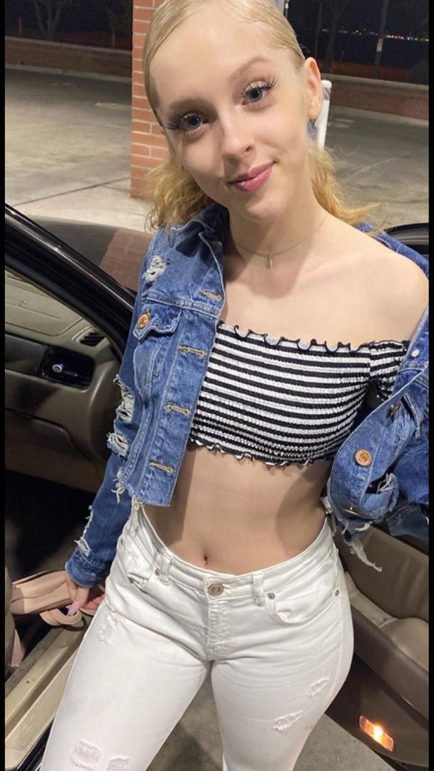 🍆🍑AVAILABLE FOR HOOK UPS AND FUN STUFFS 💦🍑