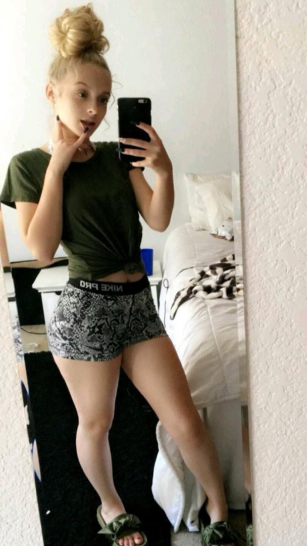 🍆🍑AVAILABLE FOR HOOK UPS AND FUN STUFFS 💦🍑