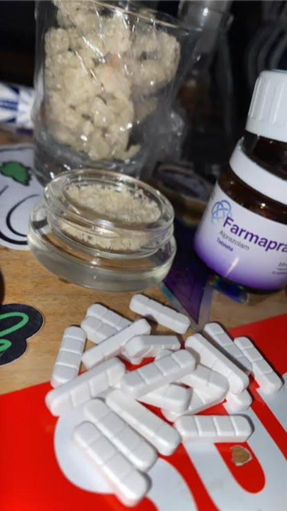 i’m Jeniffa 🍑🍆 , sells Drugs❄️💊&weed Add for hoookup,couples fun,Bdsm