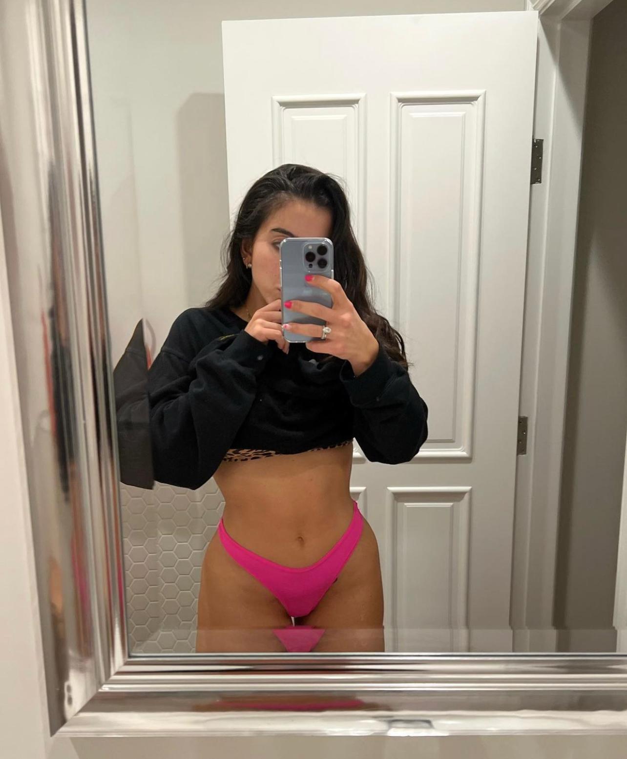 I’m Michelle Wiggins and am on here for hookups.. REAL SEXY CAUCASIAN ESCORTS