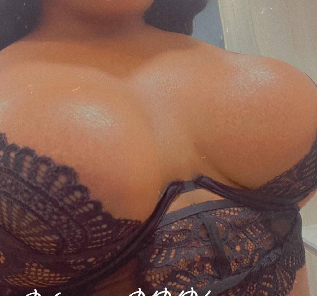 Incall & Outcall in Moncton! Let me make you cum ;)