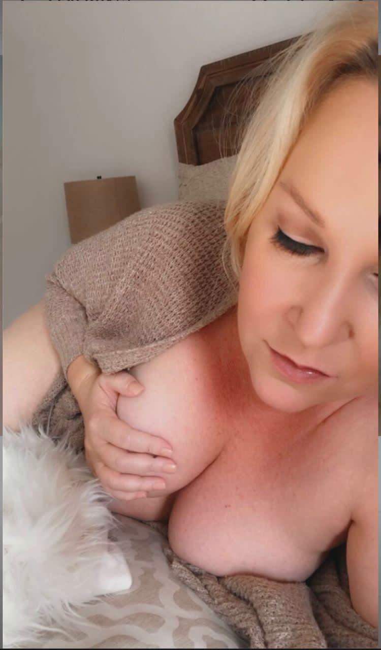I would love to see your cum on my boobs 💦🍆come and get served hot 🥵
