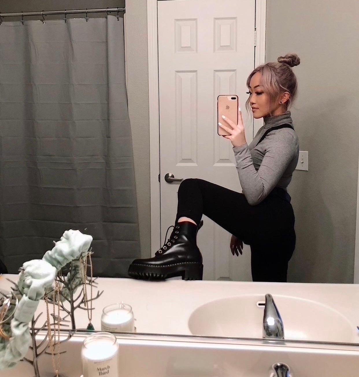 I’m available for hookup hmu now let’s Fuck