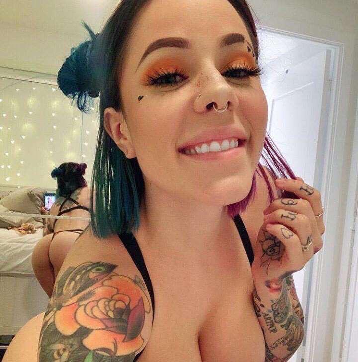 I want to get fucked really hard daddies both in my pussy and ass hole.