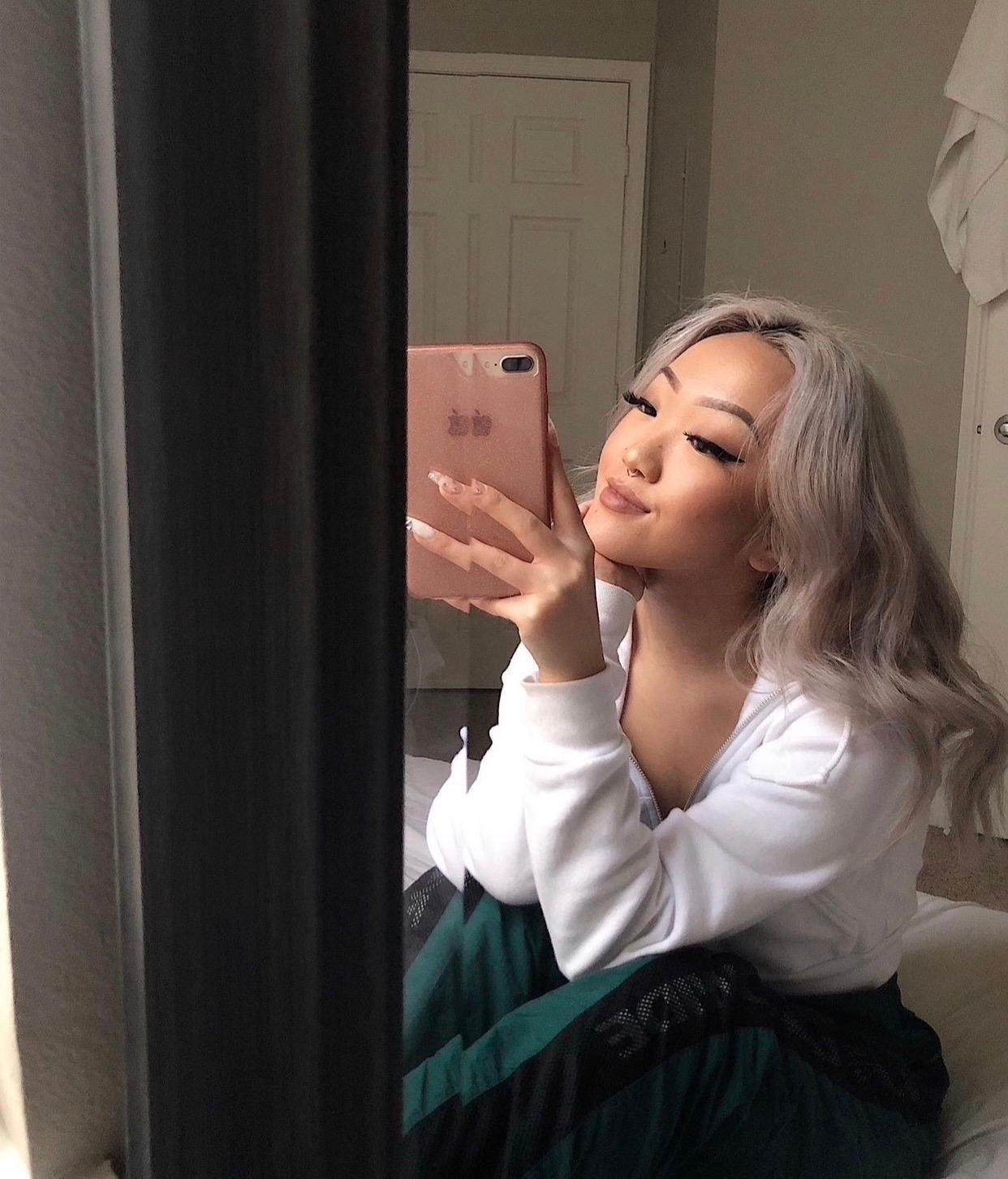 I’m available for hookup hmu now let’s Fuck