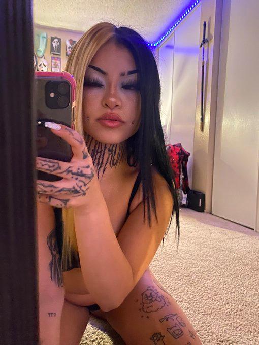 🍆🍑AVAILABLE FOR HOOK UPS AND FUN STUFFS 💦🍑