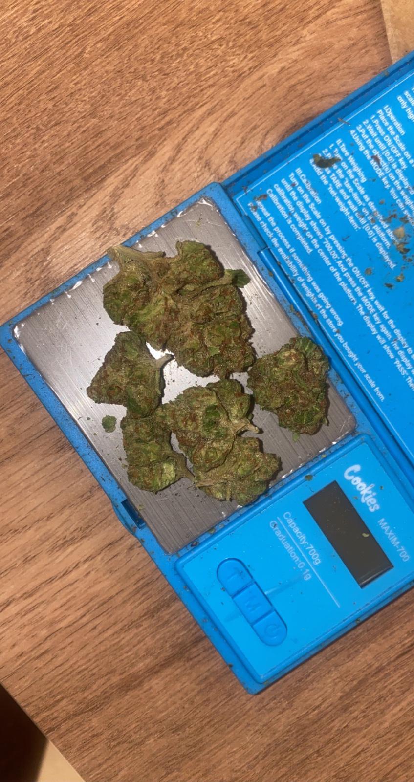 HOOKUP SEX AND SELL DRUGS😘😘😘🍑🍑🍑