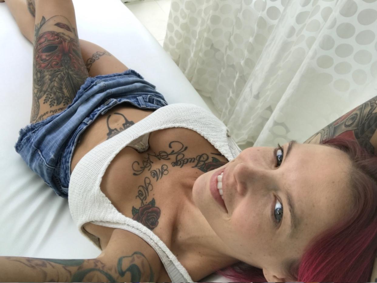 I’m ready to have that cock🍆🍑inside my wet💦pussy