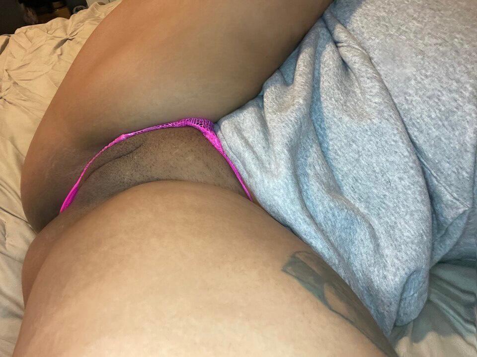 Available for hook up hit me up 🔥🔥🔥❤️❤️👅