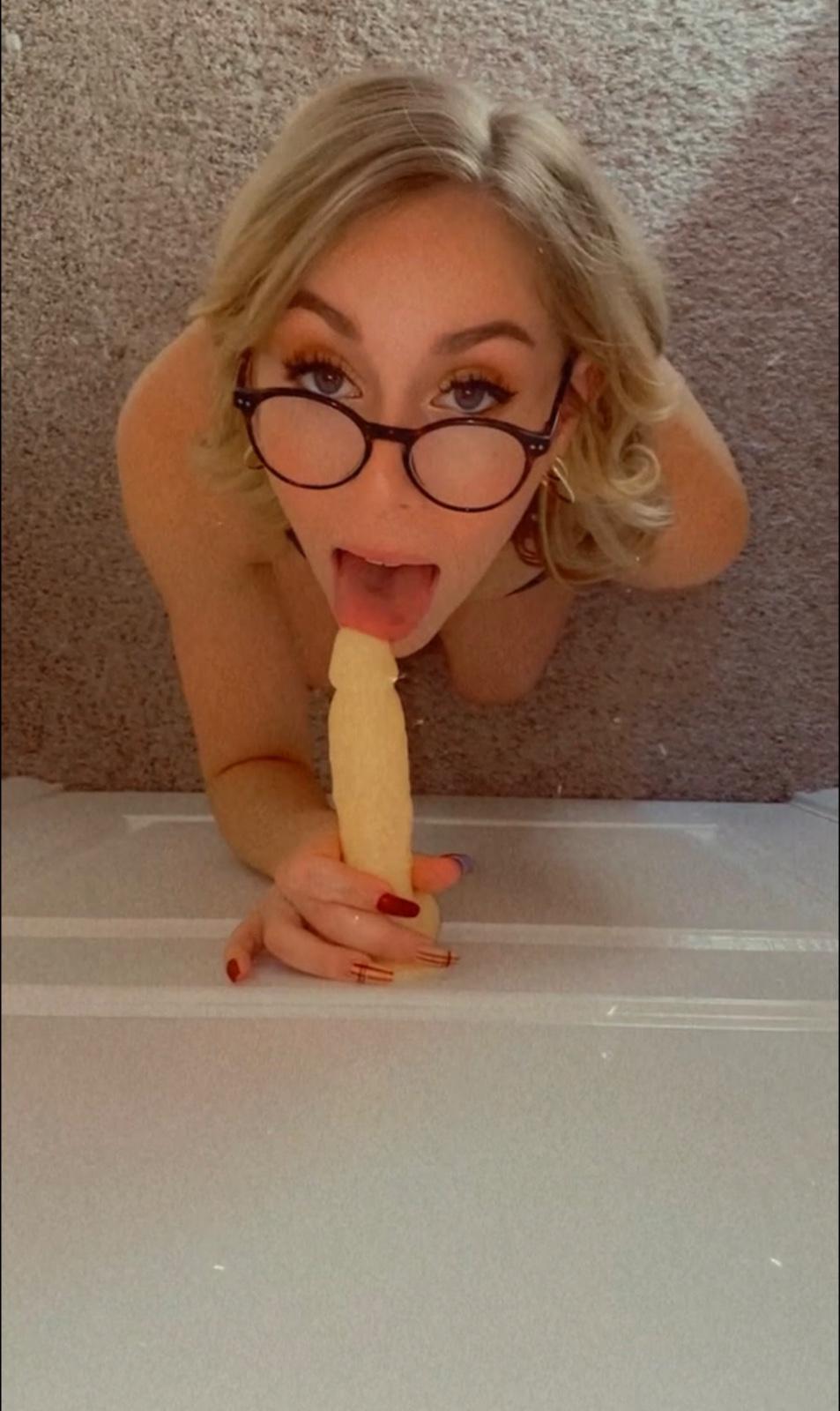 Wanna fuck?? Hit me up now👅👅🍑🍑💦💦🥹🥹