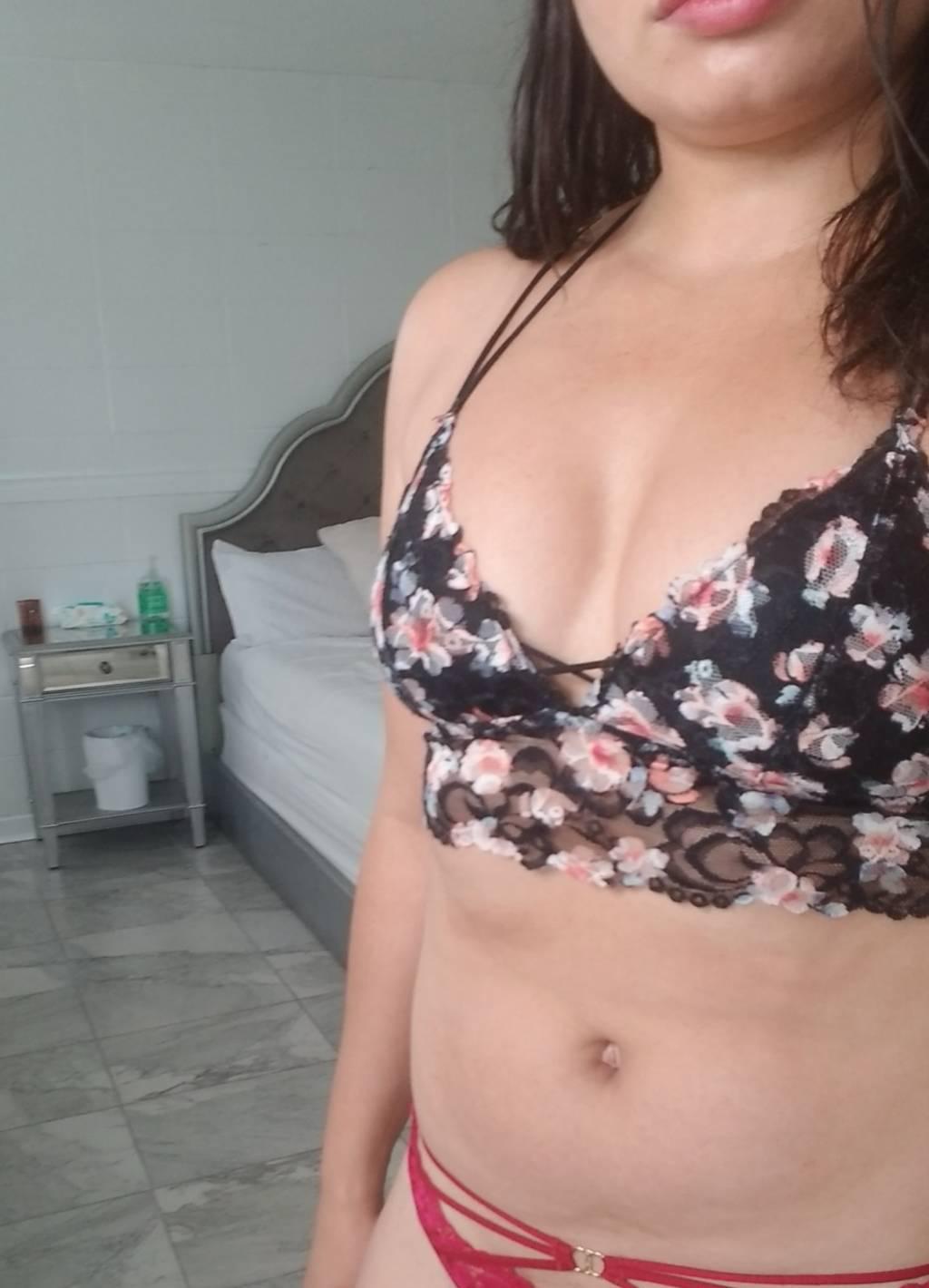 Exotic beauty! massage included! extras available cum play