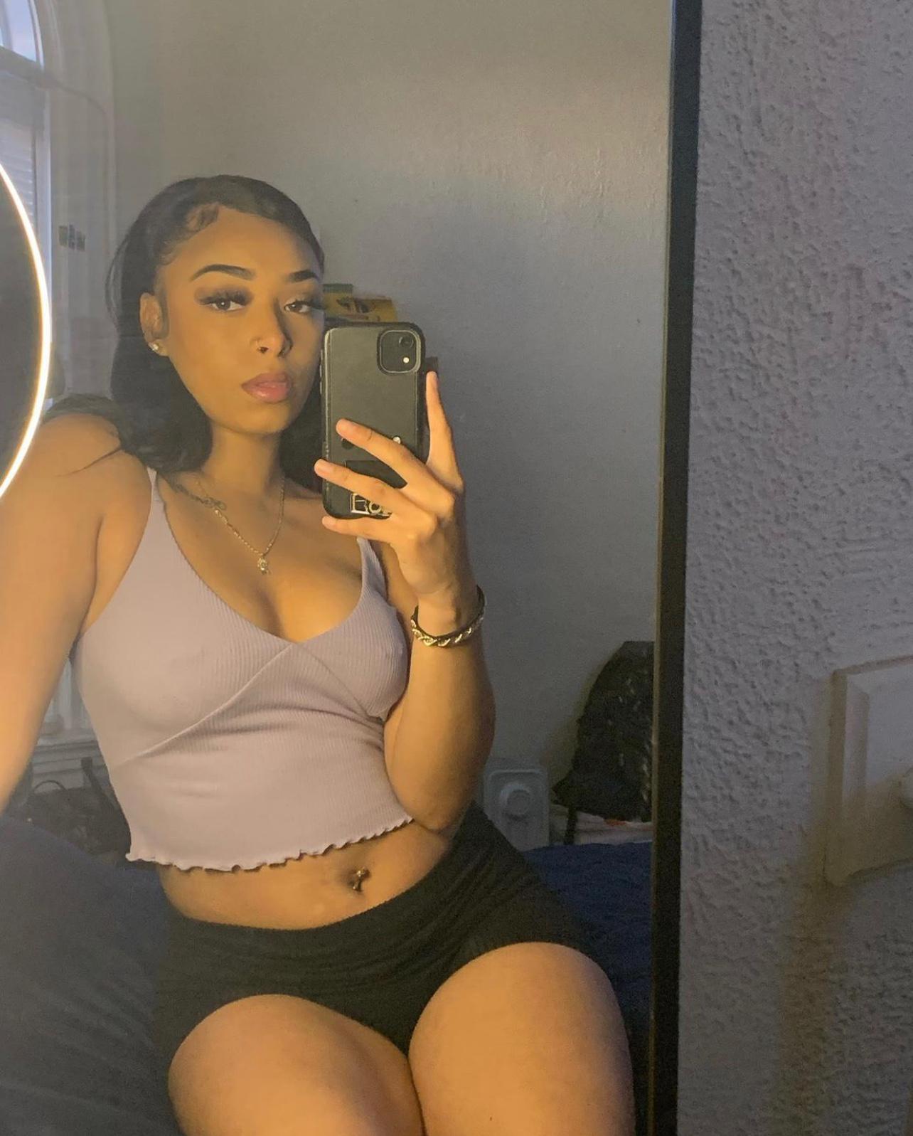 I am available to meetup and looking for fwb text me +19193740025