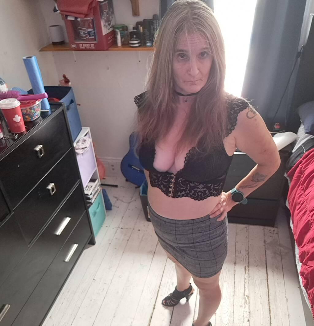 SEXY COUGAR AVAILABLE IN OWEN SOUND