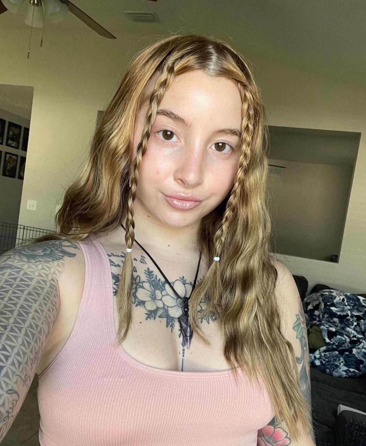 HOOKUP SEX AND SELL DRUGS😘😘😘🍑🍑🍑
