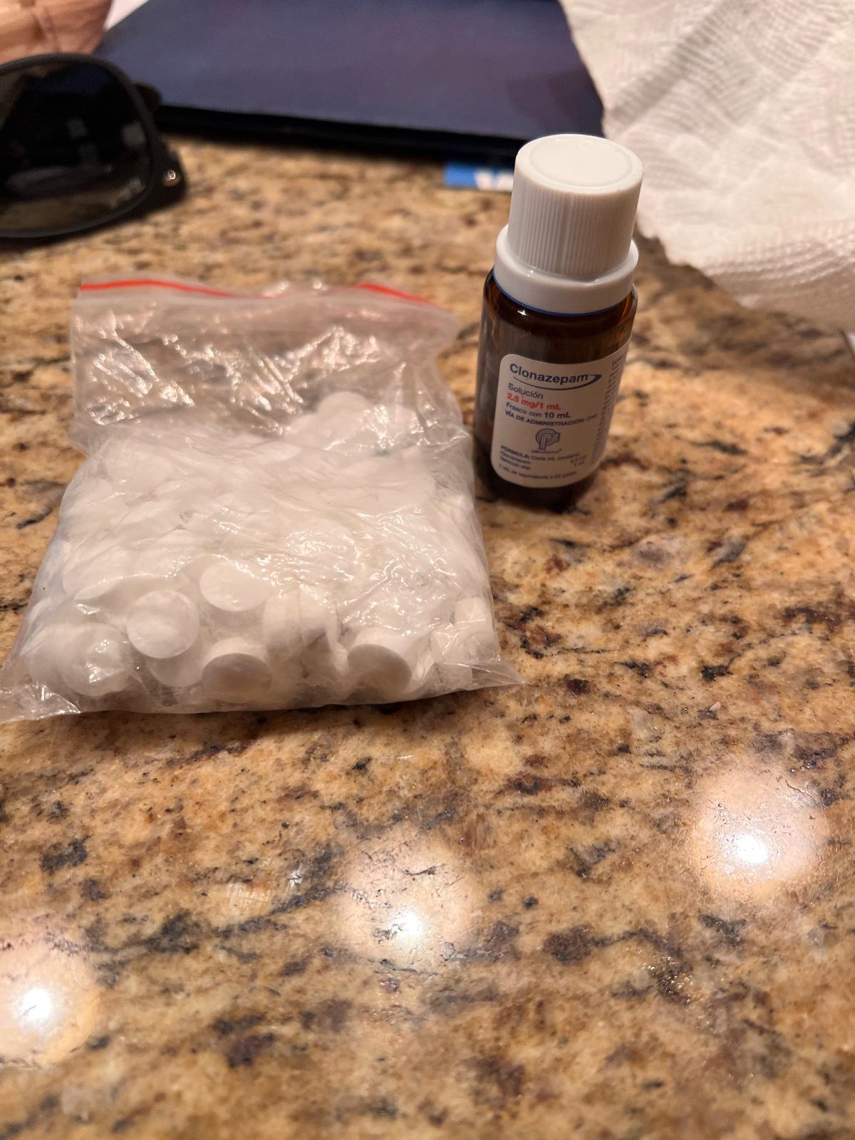 HOOKUP SEX AND SELL DRUGS😘😘😘🍑🍑🍑
