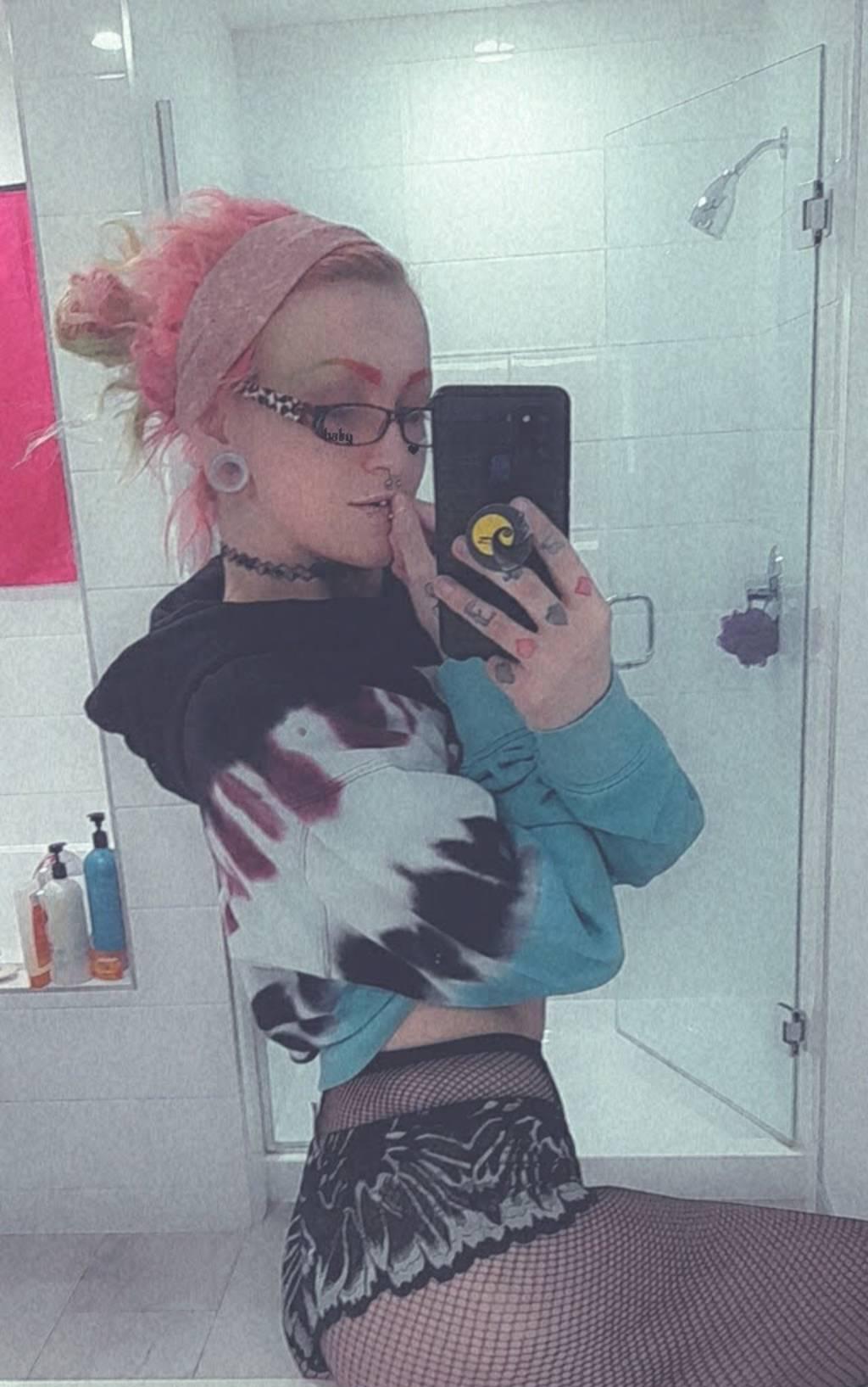 𝒦𝒾𝓈𝓈 𝑀𝑒 𝐼𝓃 𝒯𝒽𝑒 𝑅𝒶𝒾𝓃ᴛʜαᴛ ωαу уᴏᴜ ᴄαη ɢєᴛ ຕє ᴛωɪᴄє αѕ ωєᴛ