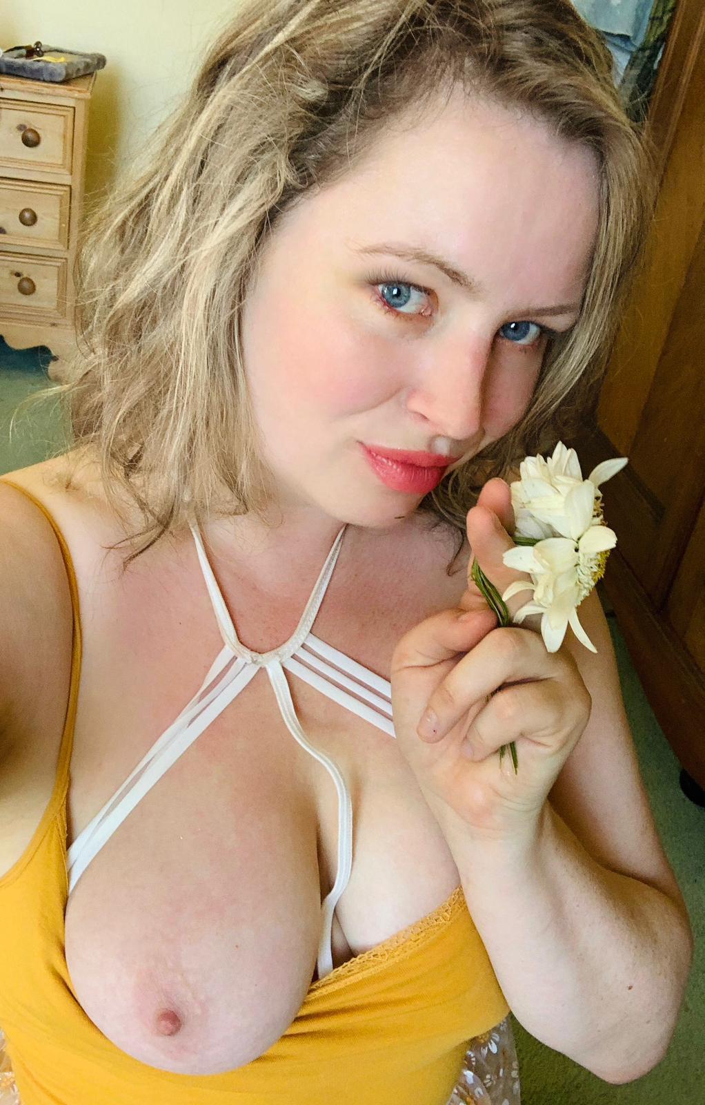 Lustful Roxy