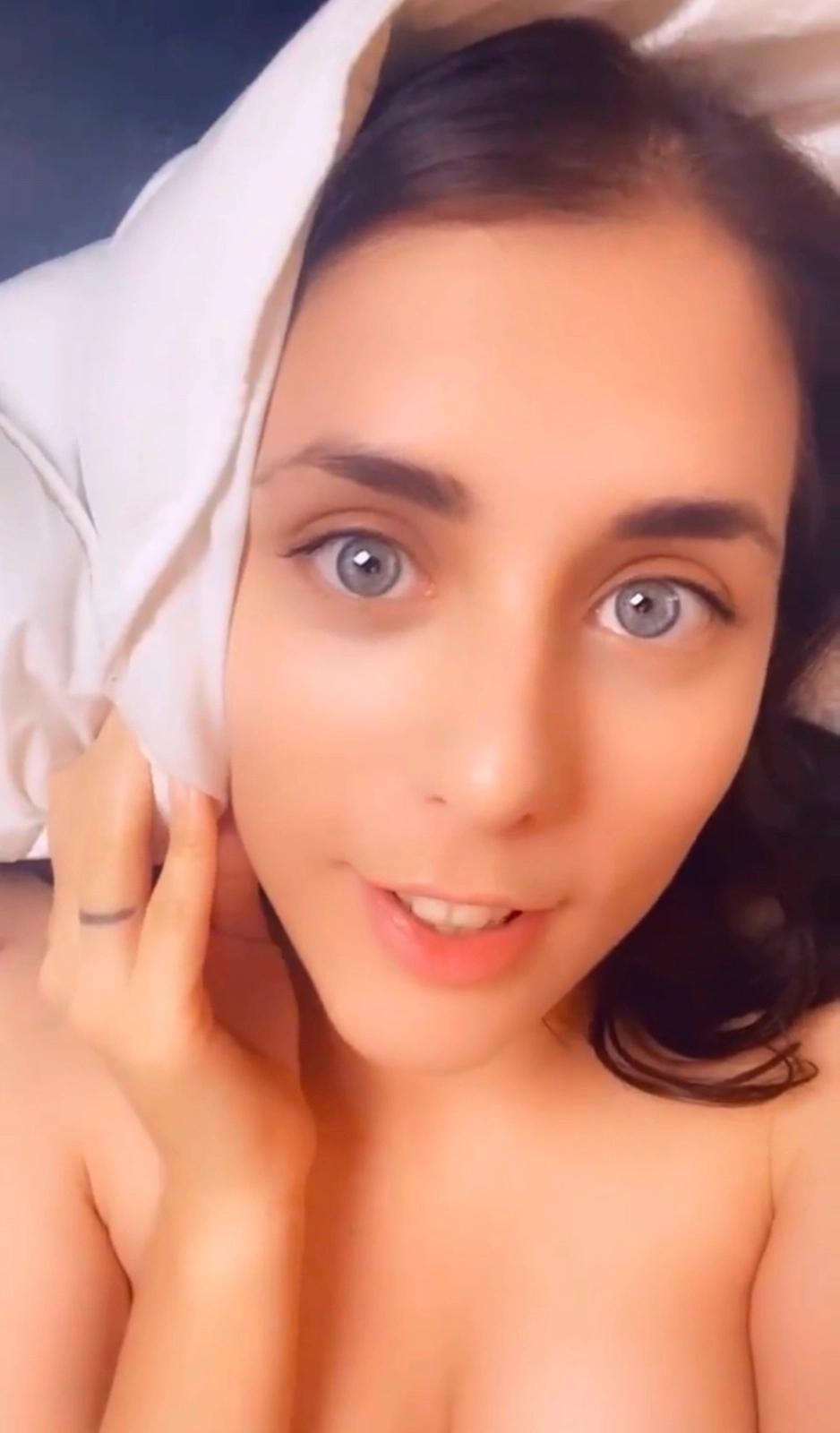 ADD ME ON SNAPCHAT: ( Llomeri22 )Are you stressed and need Some hot reliever? T