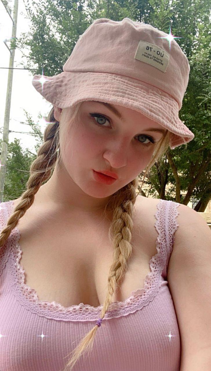 AM AVAILABLE FOR HOOK UP FUN
