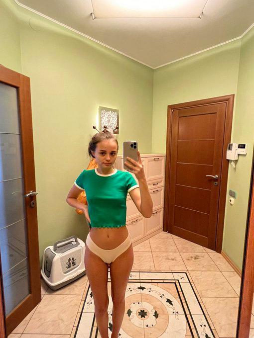 JUICY🍑🐱PETITE AND CURVY😋🍑🍦🍭NO RESTRICTIONS 🍆🥺👅🍌🥒🐱💦