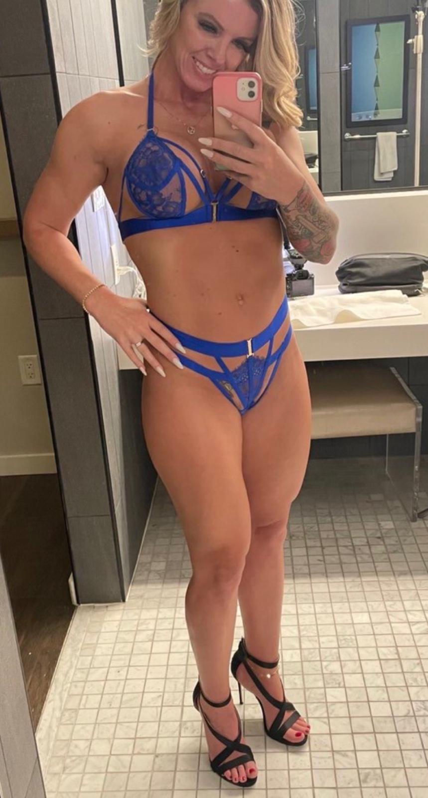 Hot cougar milf that will blow your mind 👅💦 In/OutCall/CarDate Passionate GFE