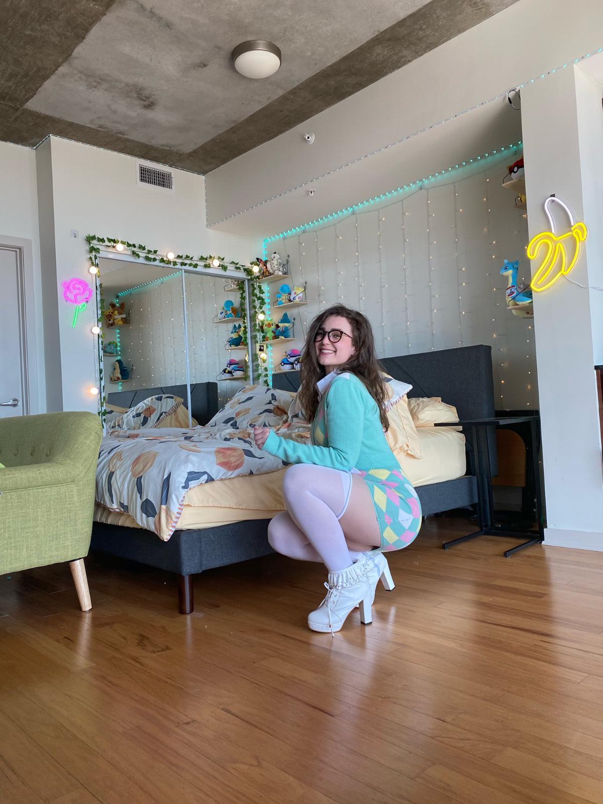 SEXY CINDY HOT CHICK 🥰