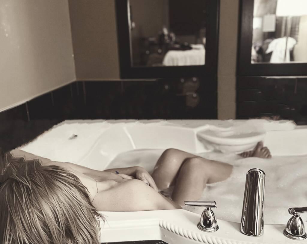 Incall OPEN, OUTcall discount- take your pick pretties .