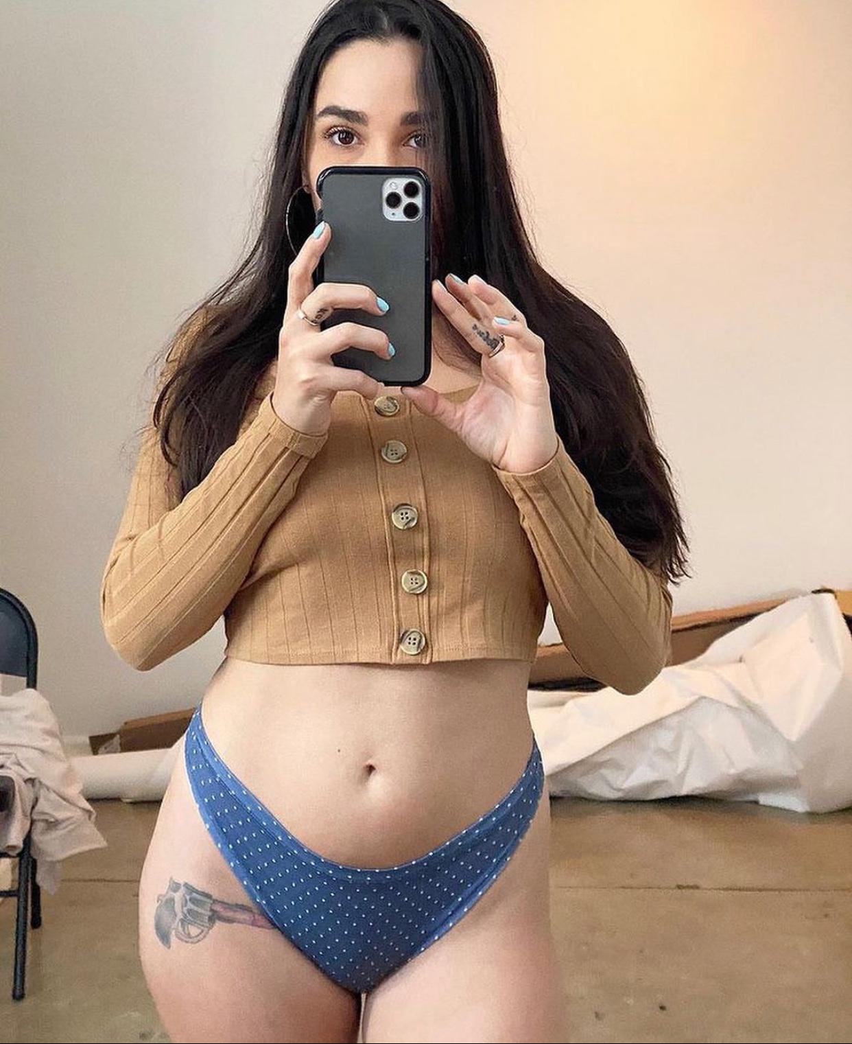 I’m down for fun hookup and massage 100% legit HMU: Snap: beatricedonegan text m
