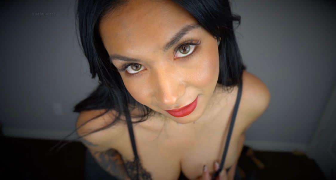 🍆🍑AVAILABLE FOR HOOK UPS AND FUN STUFFS 💦🍑