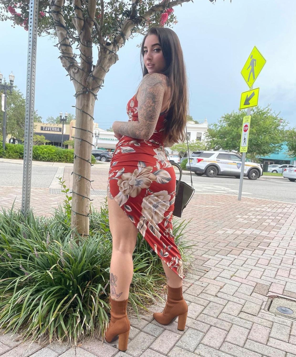 HOOKUP SEX AND SELL DRUGS 😘😘🍑🍑