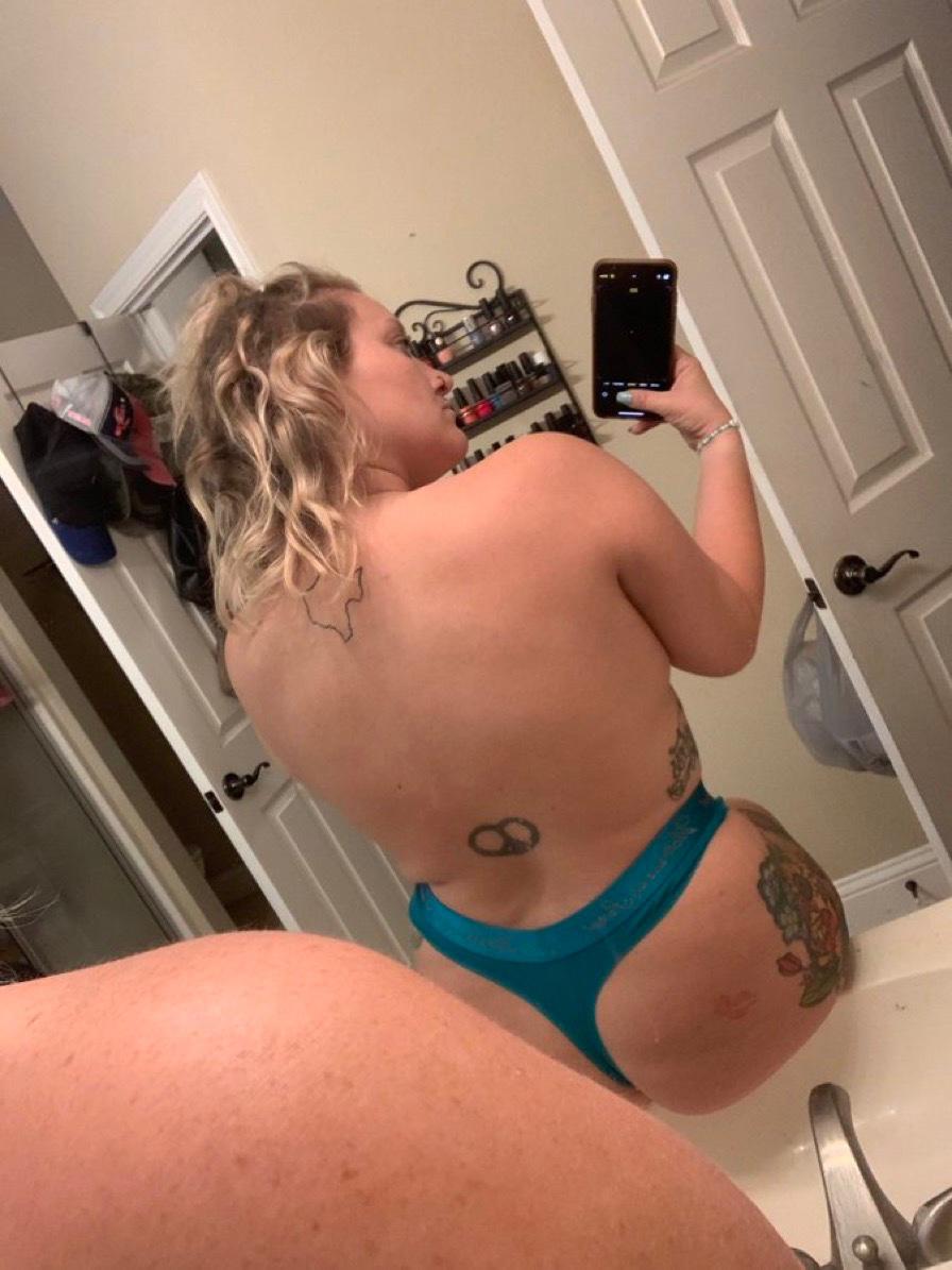 I’m Jesse available for hookup and body massage