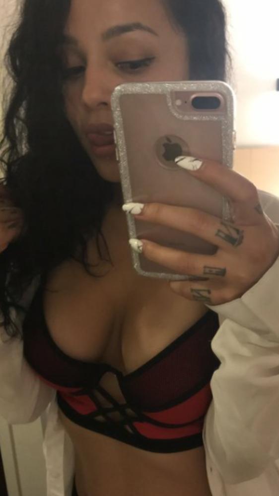 AVAILABLE FOR A HOT FUCK JUST HIT ME UP LET’S SET UP A TIME