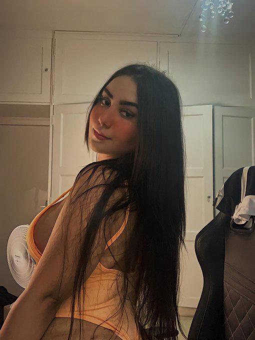 Escort girl available for hookup text my snap and number for an unforgettable
