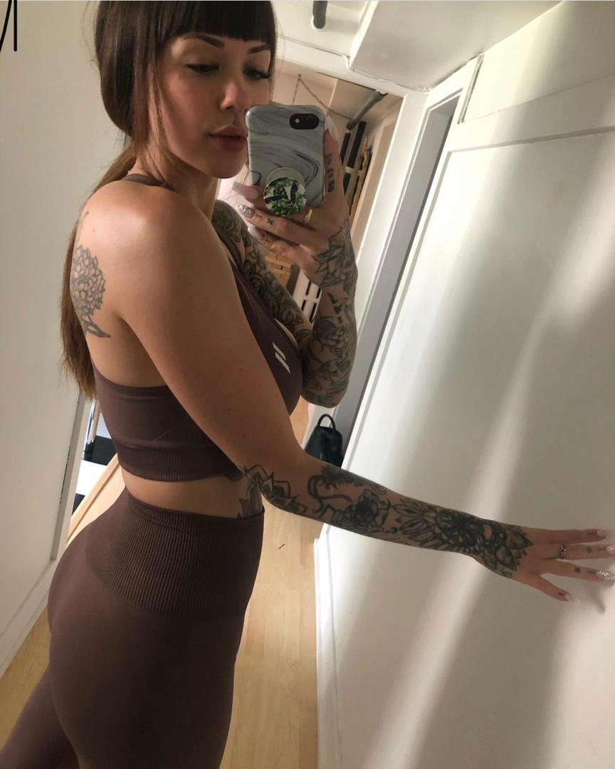 escort available for hook up