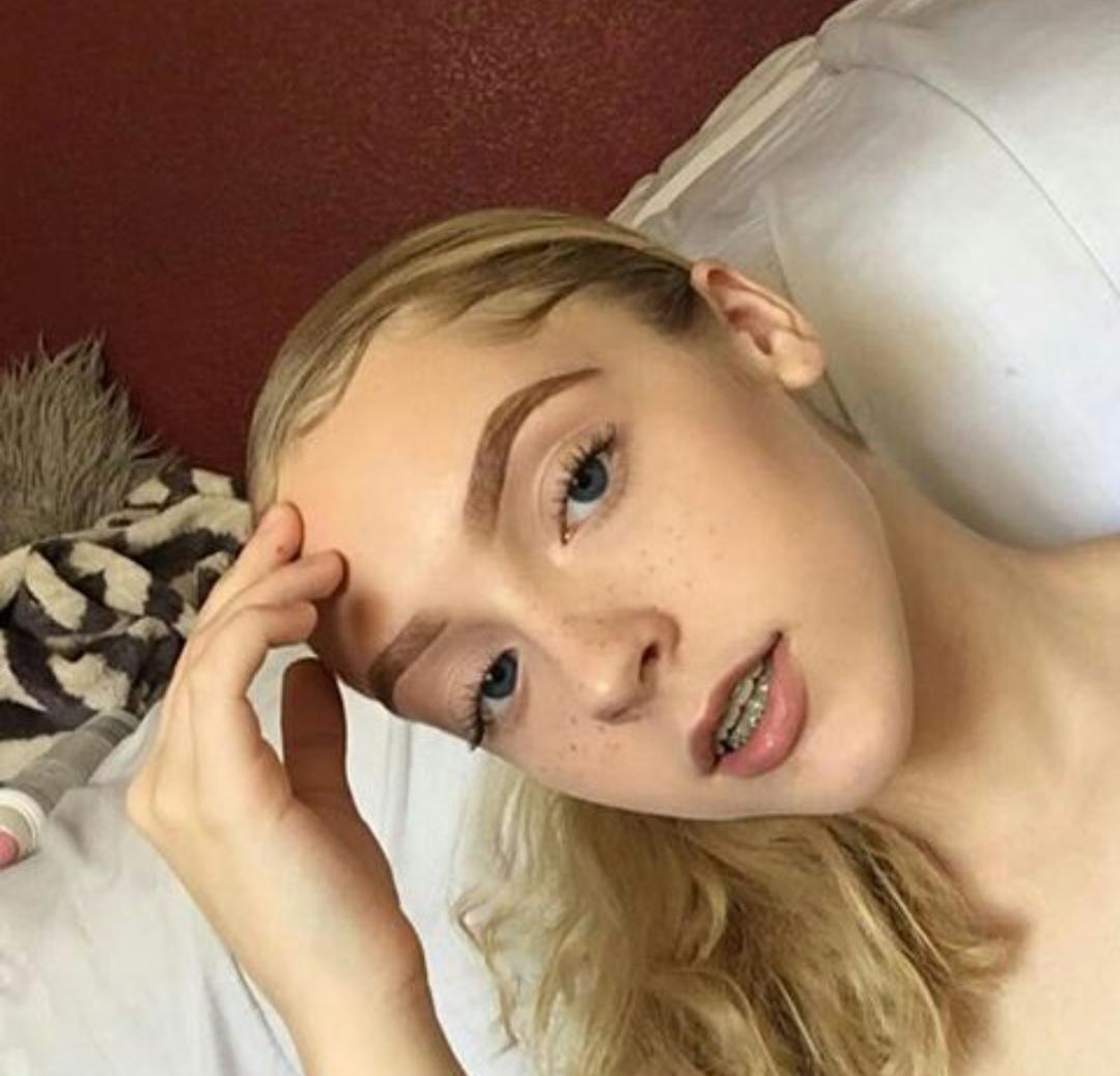 🍆🍑AVAILABLE FOR HOOK UPS AND FUN STUFFS 💦🍑