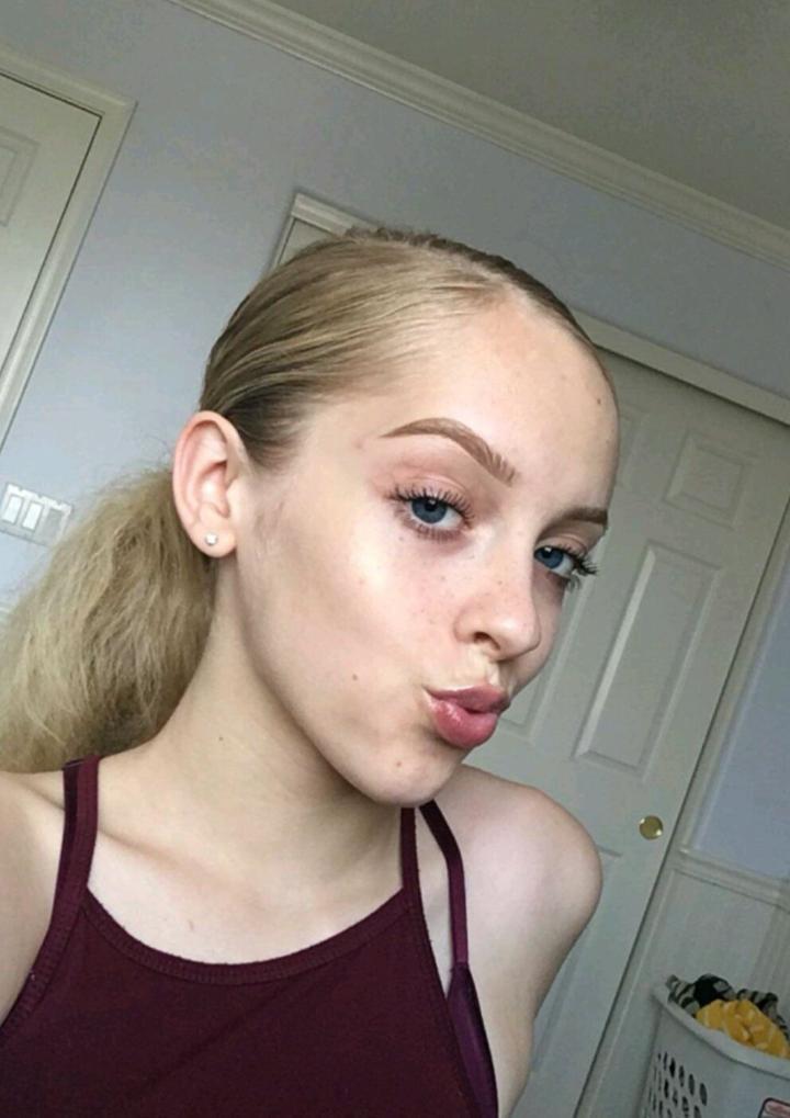 🍆🍑AVAILABLE FOR HOOK UPS AND FUN STUFFS 💦🍑