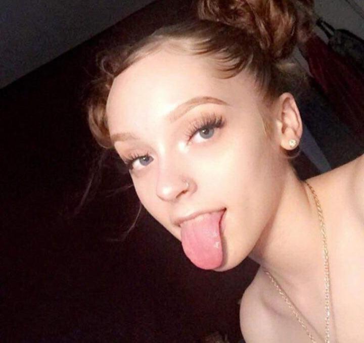 🍆🍑AVAILABLE FOR HOOK UPS AND FUN STUFFS 💦🍑