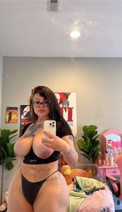 SNAPCHAT: Ascarrten 🍑💋II squirt a lot 💦 and ready for fun 🥵🍆