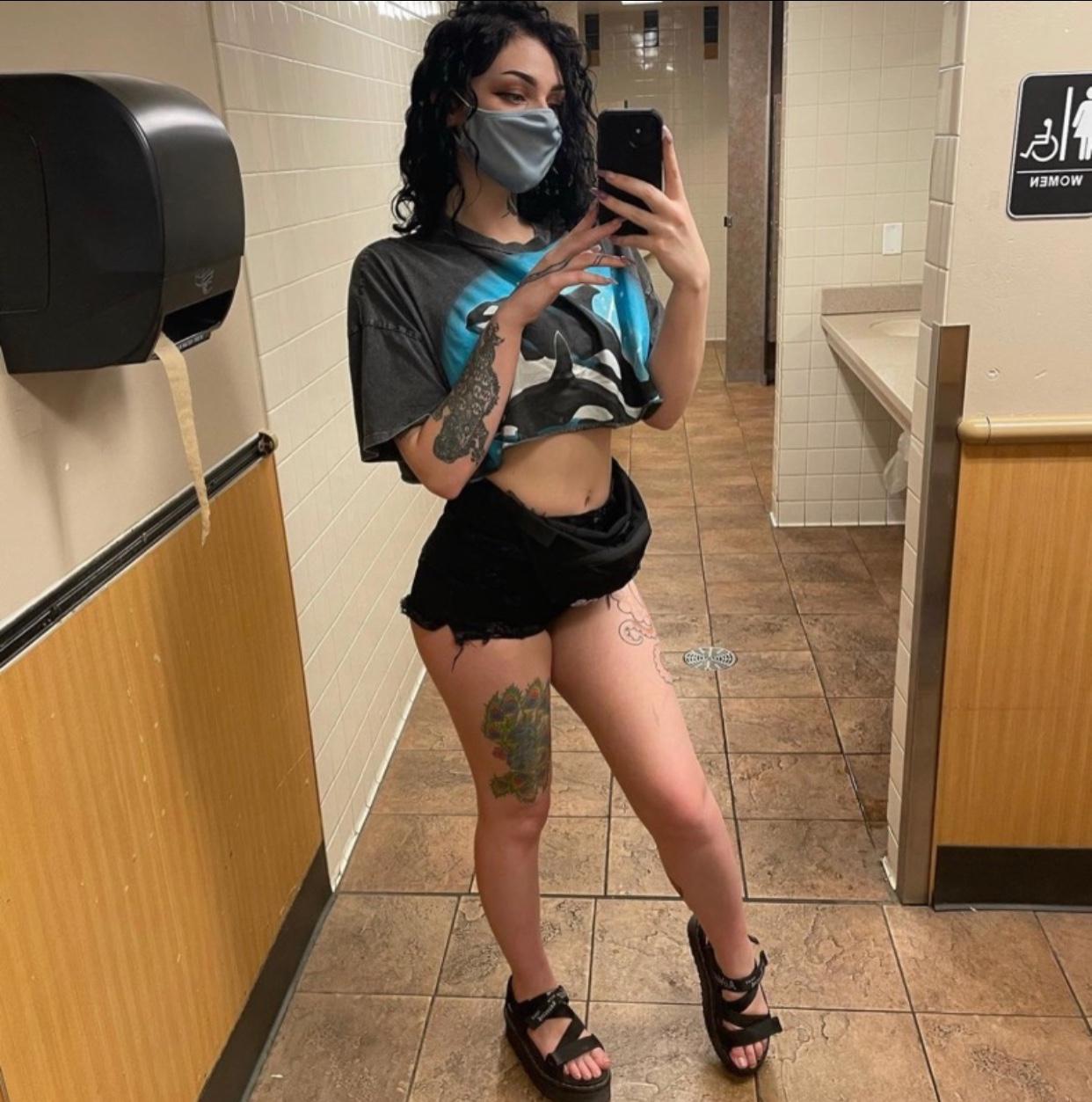 DOWN FOR FUN AND SELL DRUG 👅 !!! 💦💦💦💦🍆🍆🍆 🍆👅👅