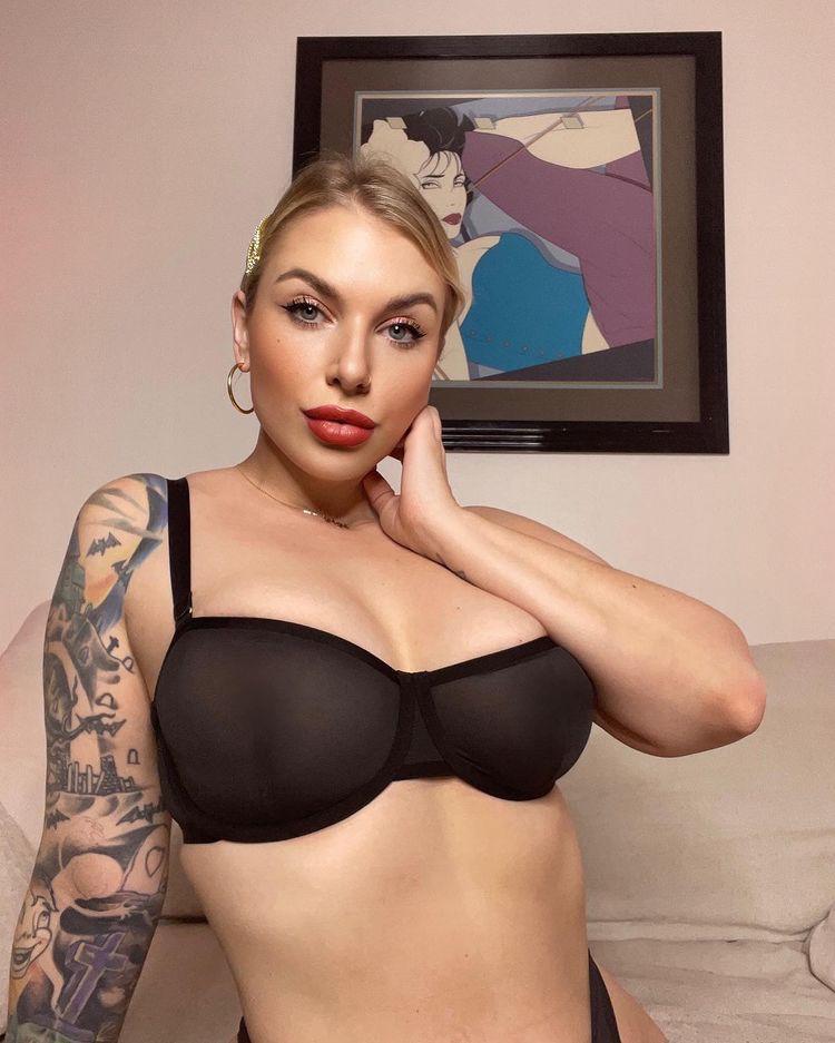 HORNY AND WET💦🤤CLEAN T!TS AND PUS$Y👅😻 Text me here, (484) 289-8064