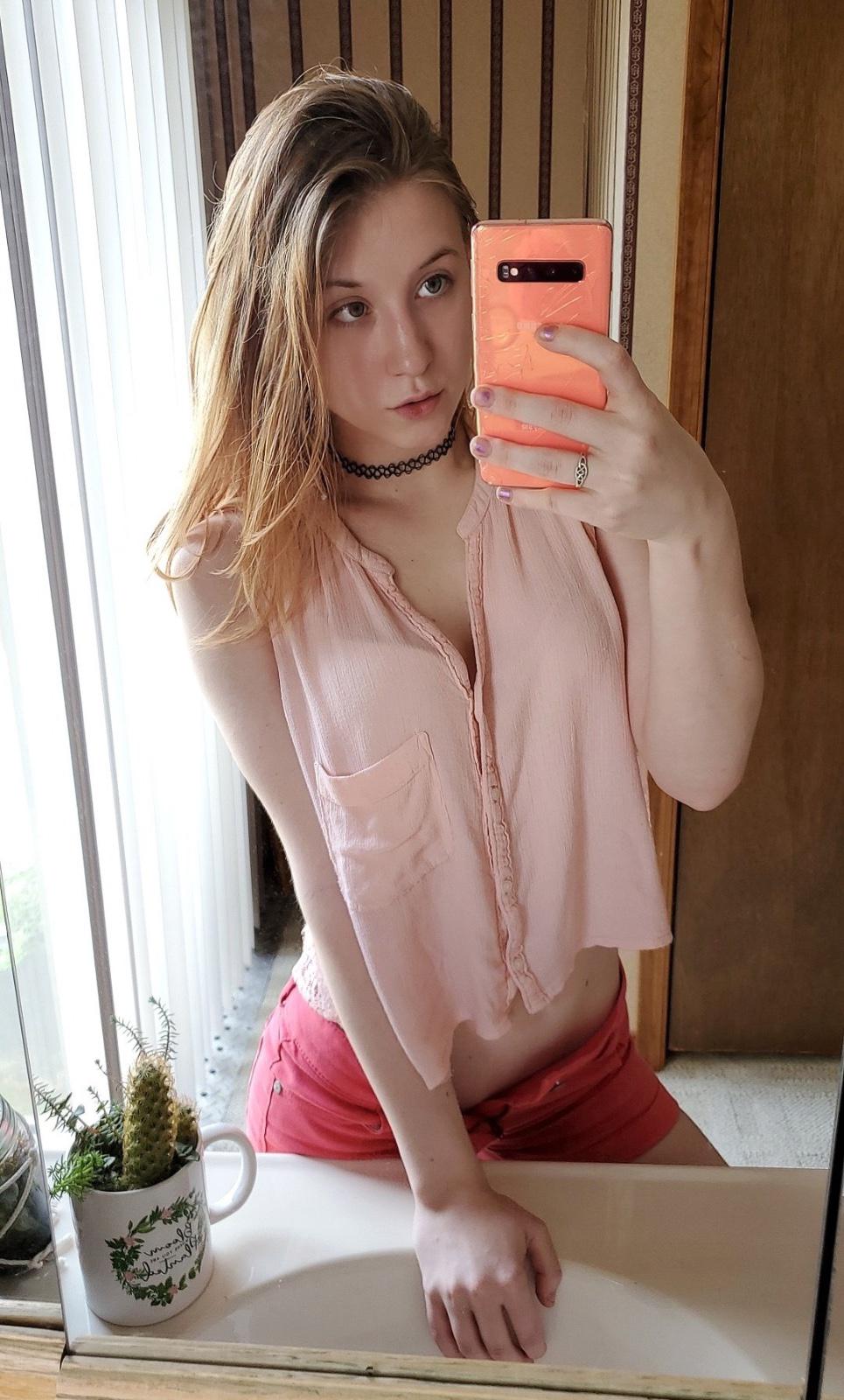 Redhead sexy available for fun 🍑👅🍆🍕🥰