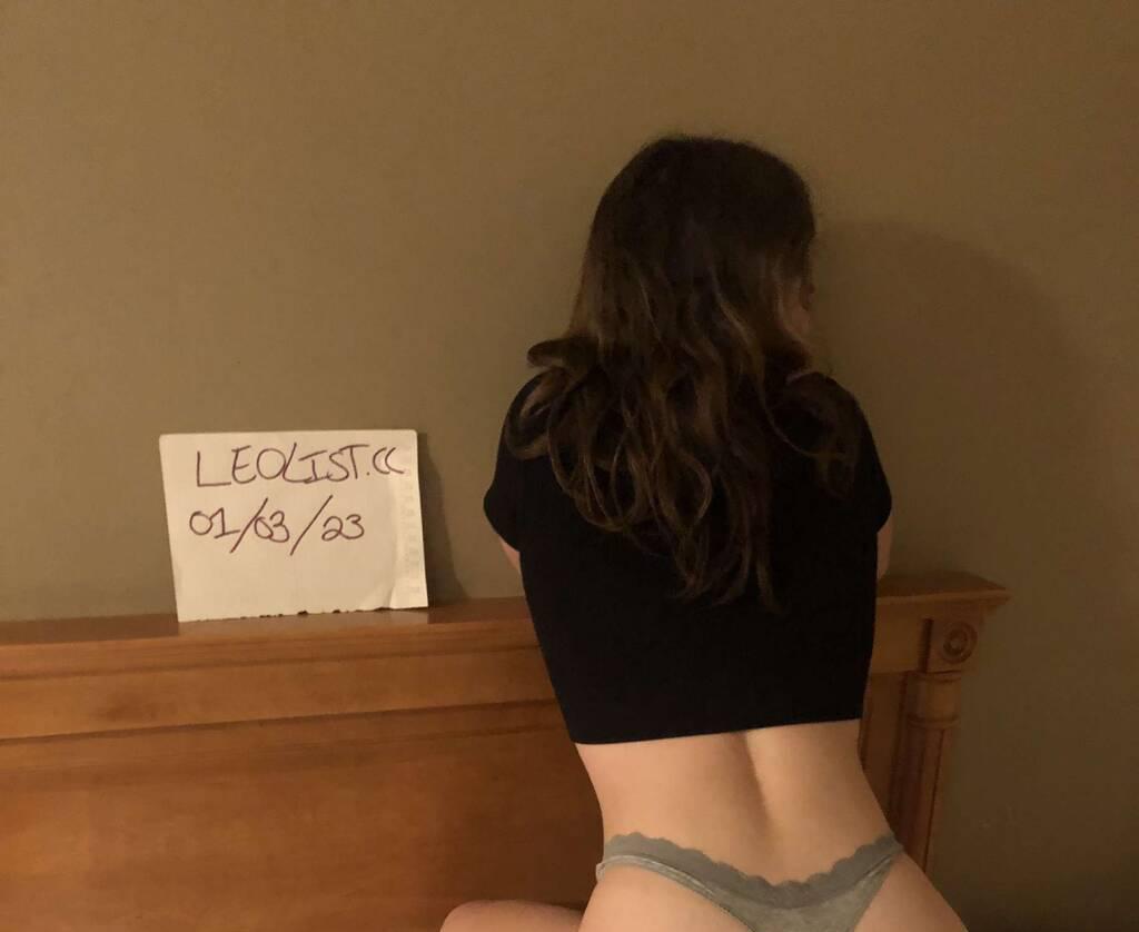 SEXY FRENCH CANADIAN JUICY ASS