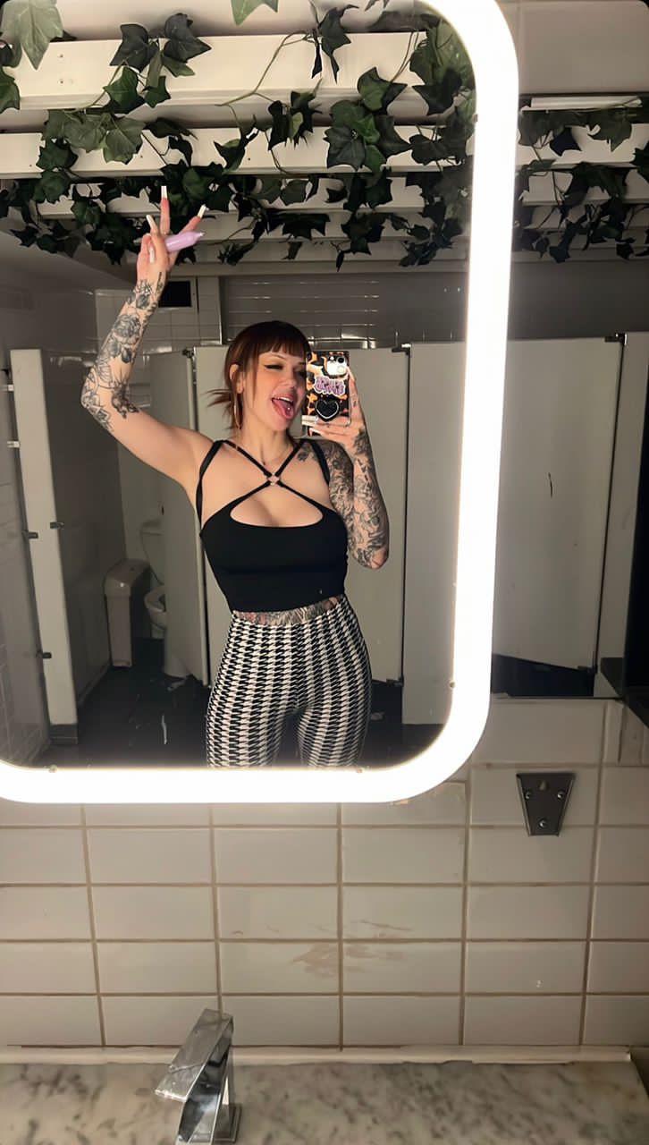 DOWN TO FUCK🌸👅😋