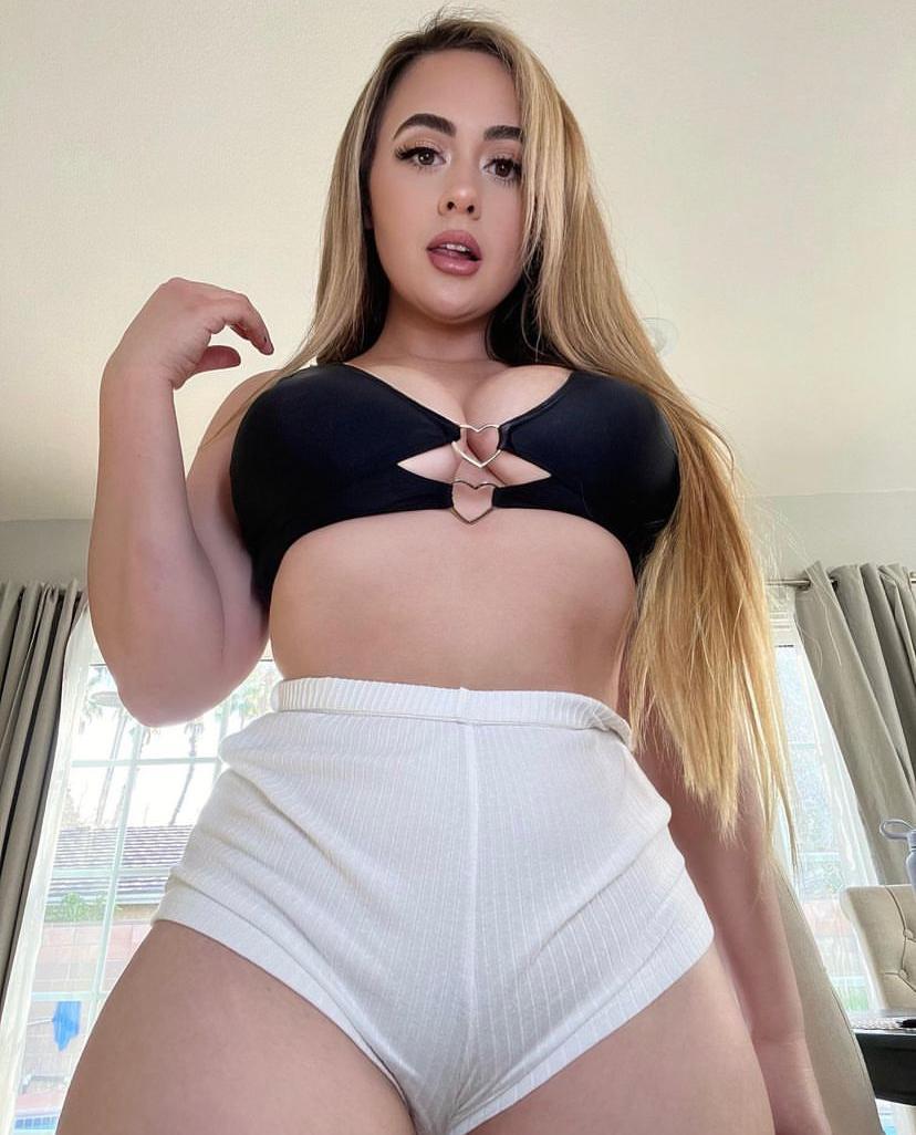 🍆🍑AVAILABLE FOR HOOK UPS AND FUN STUFFS 💦🍑