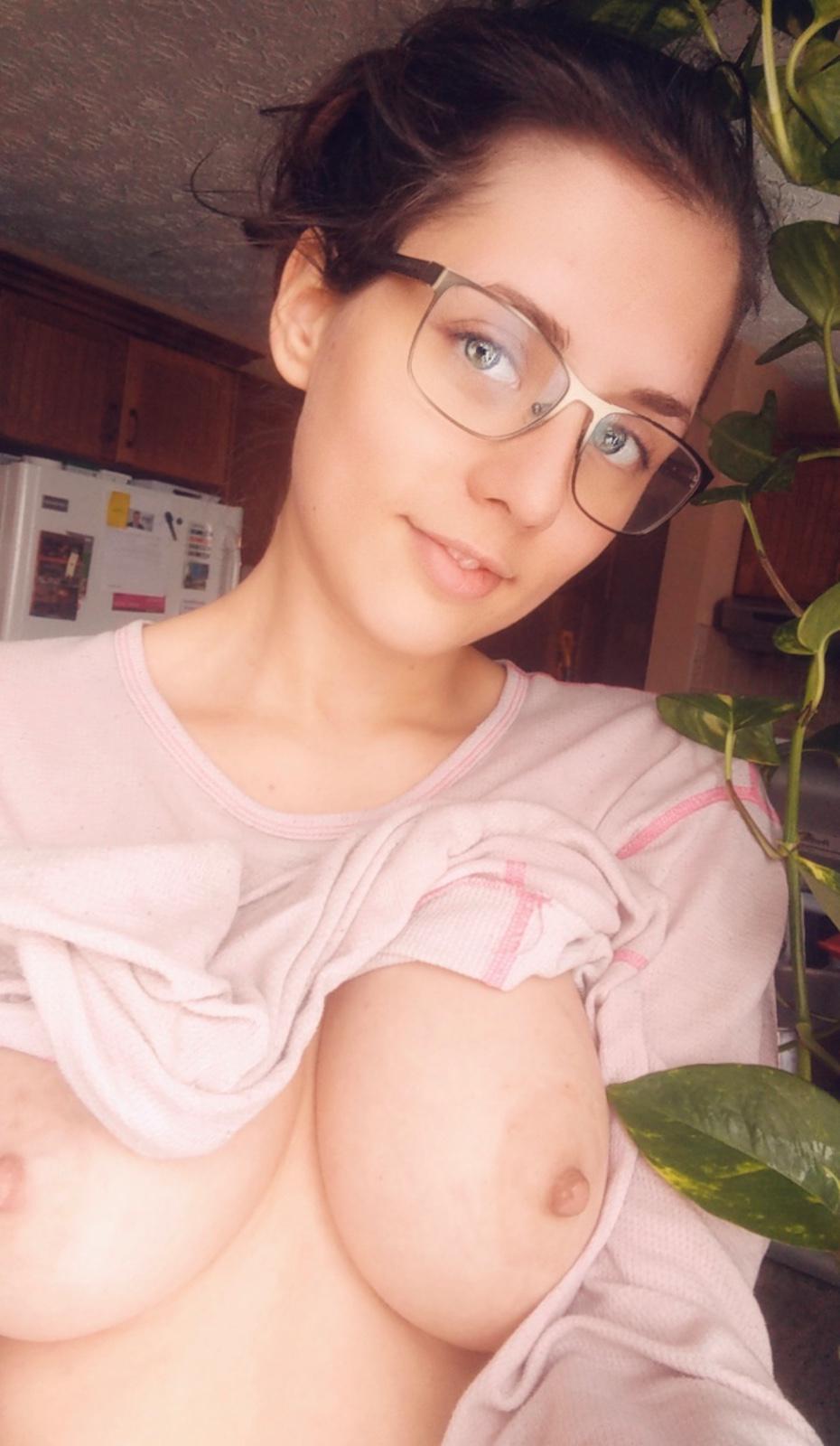 ADD ME ON SNAPCHAT: ( llomeri22 )Are you stressed and need Some hot reliever? Te