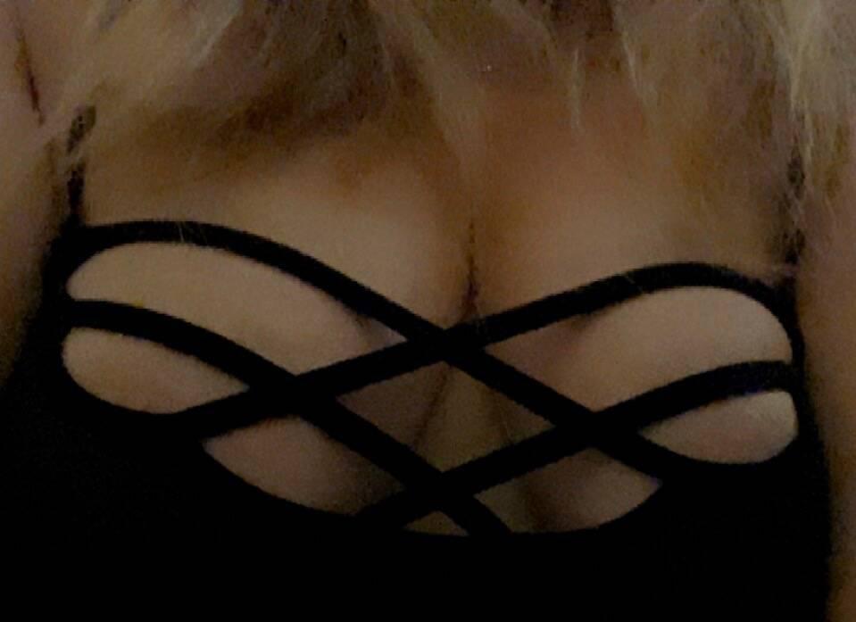 P L A Y M A T E ~ Sexxy Busty Blonde ~ INCALL / OUTCALL ;)