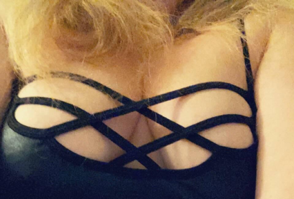 P L A Y M A T E ~ Sexxy Busty Blonde ~ INCALL / OUTCALL ;)