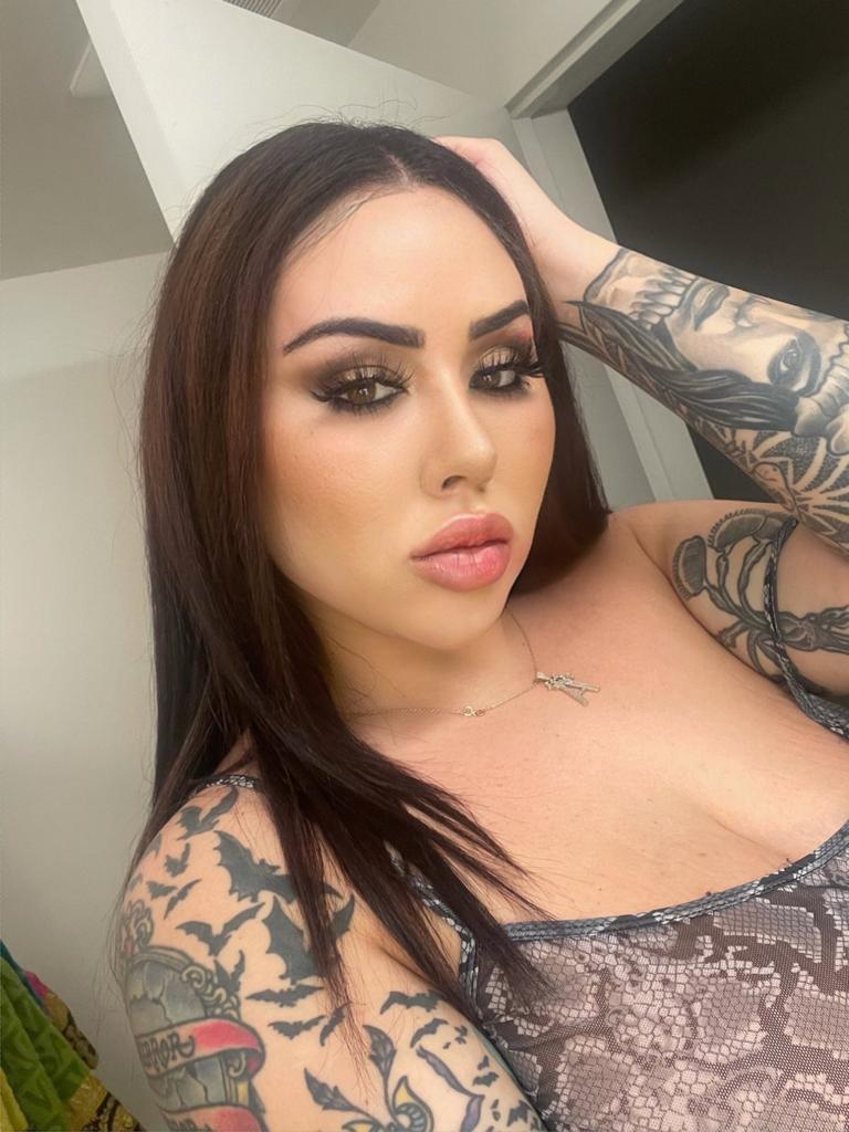 AVAILABLE FOR FUN 🍆💦👅