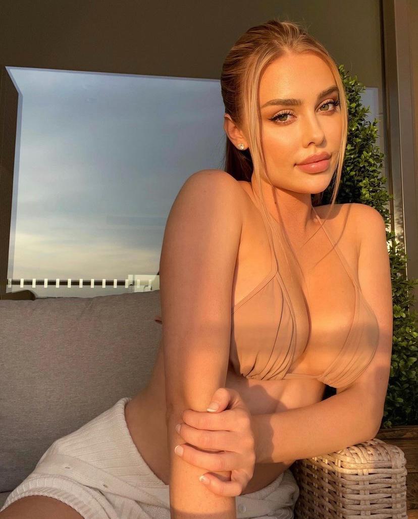 Escort available for hookup